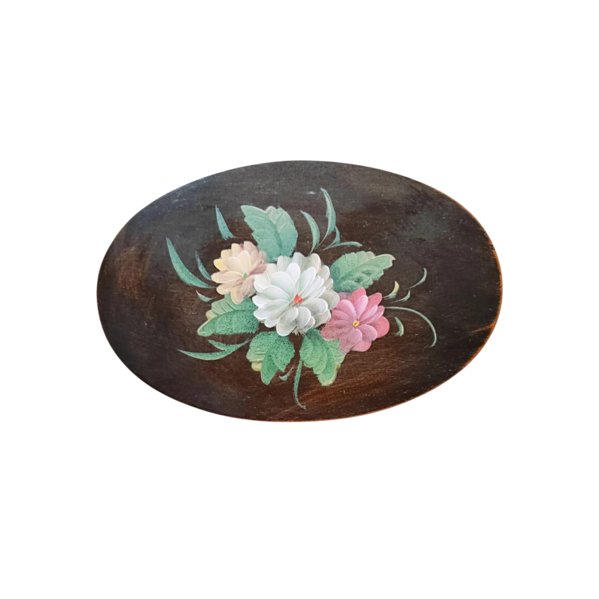 Close view of the floral decoration on the wooden lid 
