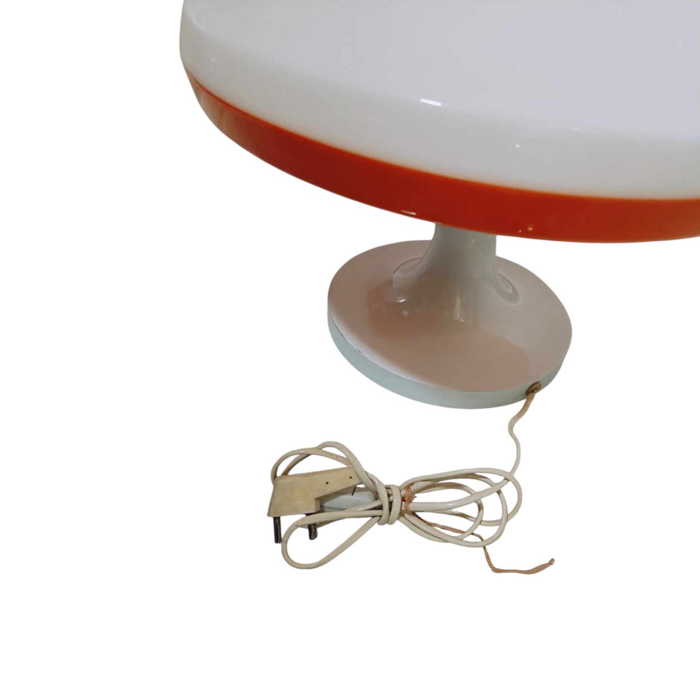Three-quarter view of  Mid-Century Modern lamp and its wire