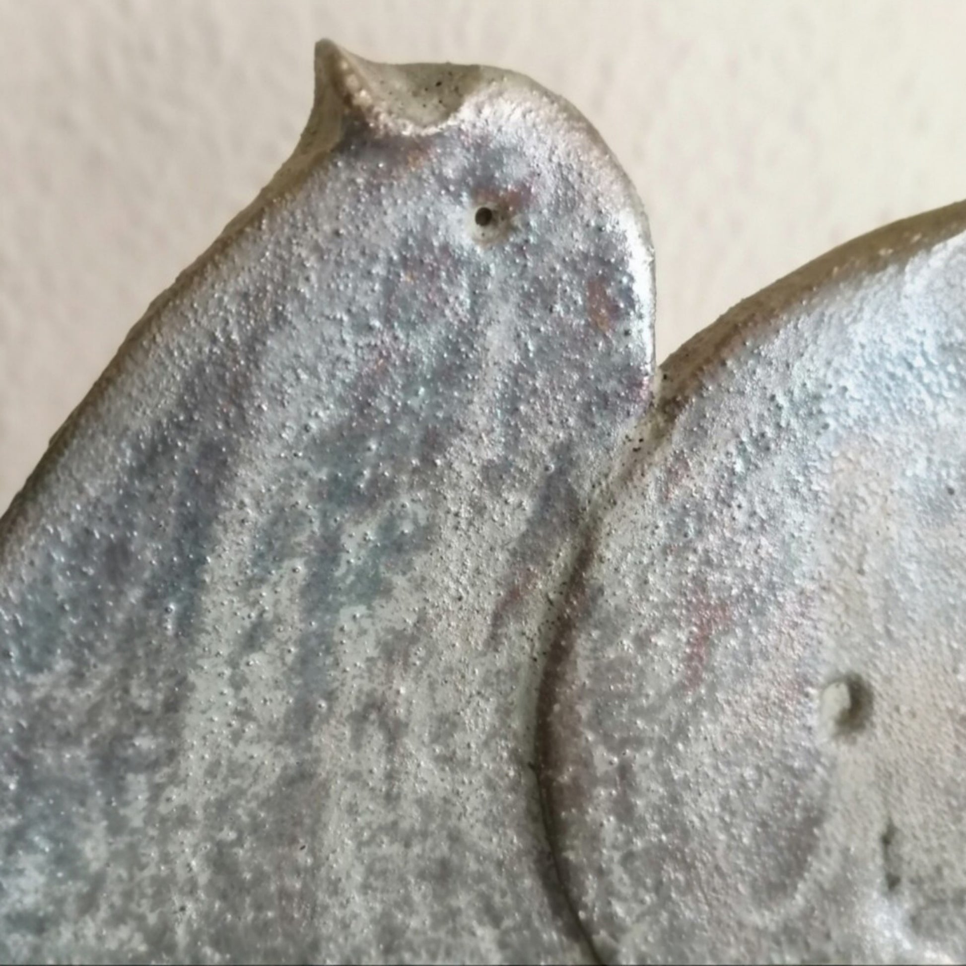 Close view of the head and textured surface of the ceramic 