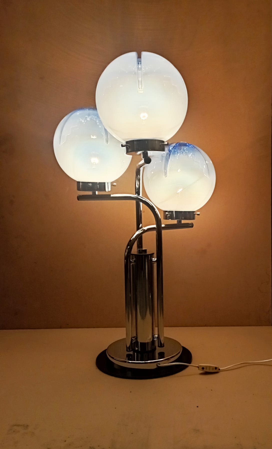 Table lamp attributed to Toni Zuccheri shown lit, warm ambient light