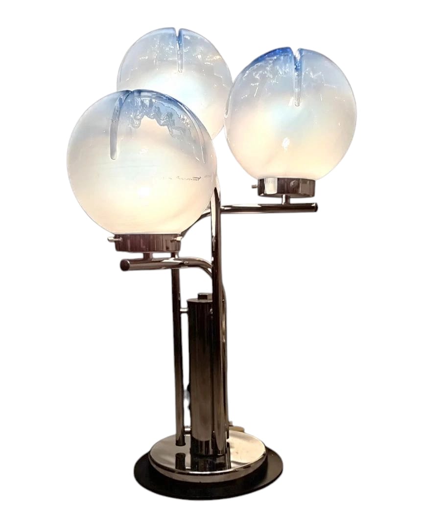 Chromed metal table lamp with blue and white glass shades