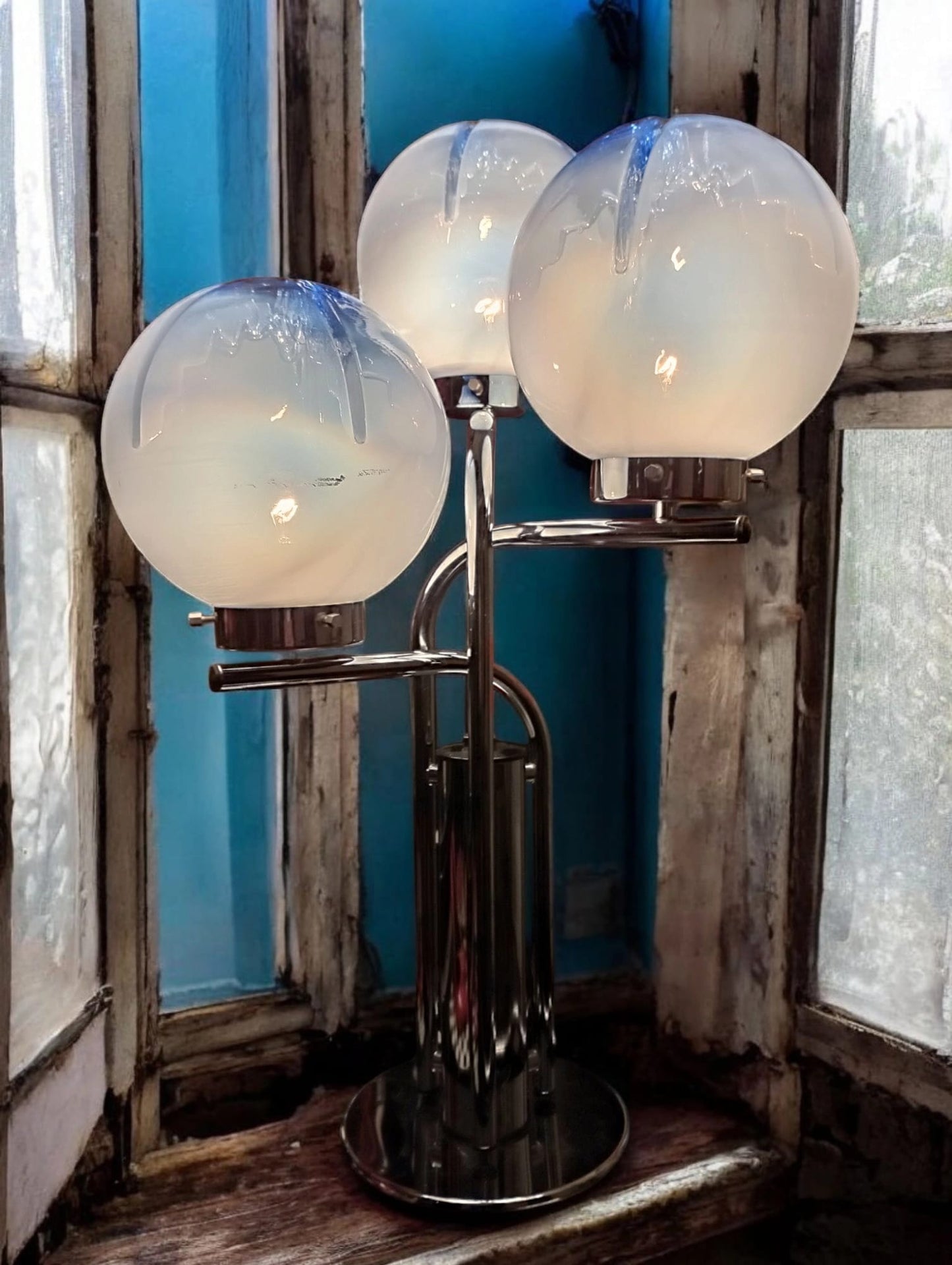 Sculptural Italian table lamp with three blown glass spheres