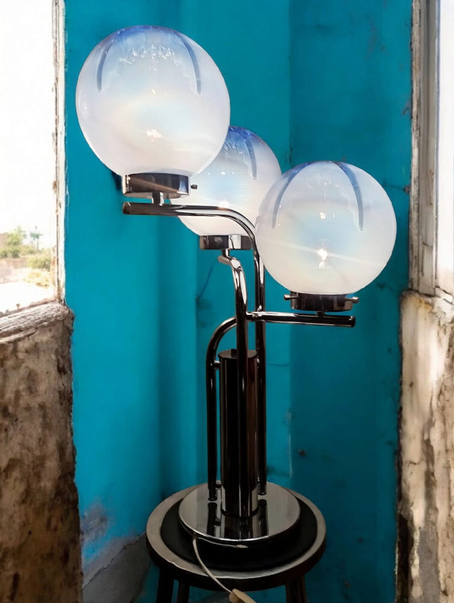 Sculptural Italian table lamp with three blown glass spheres