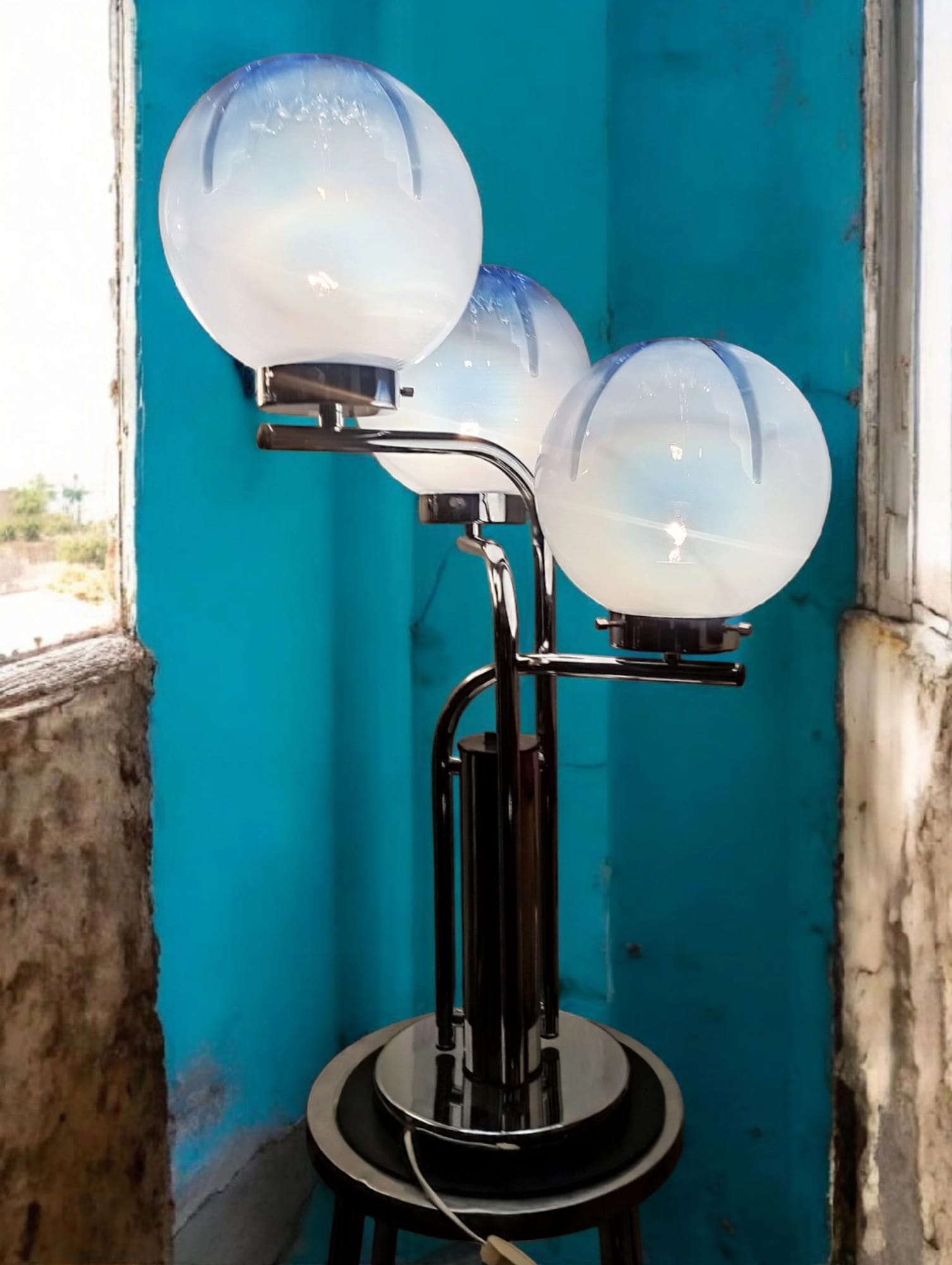 Sculptural Italian table lamp with three blown glass spheres
